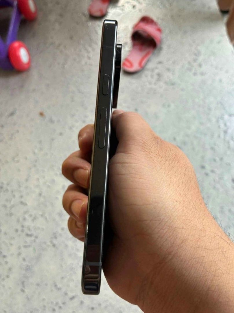 Pixel 9 pro (Category: Google Pixel) located in Manila. Submitted by marcus2.p (Listing ID 1468705623, Image 2). Description: Pixel 9 pro issue nasa picture gas gas on screen and back ayun lang issue 100 battery health 70+ cycle count with case and cord only pampanga meet up or schedule manila .