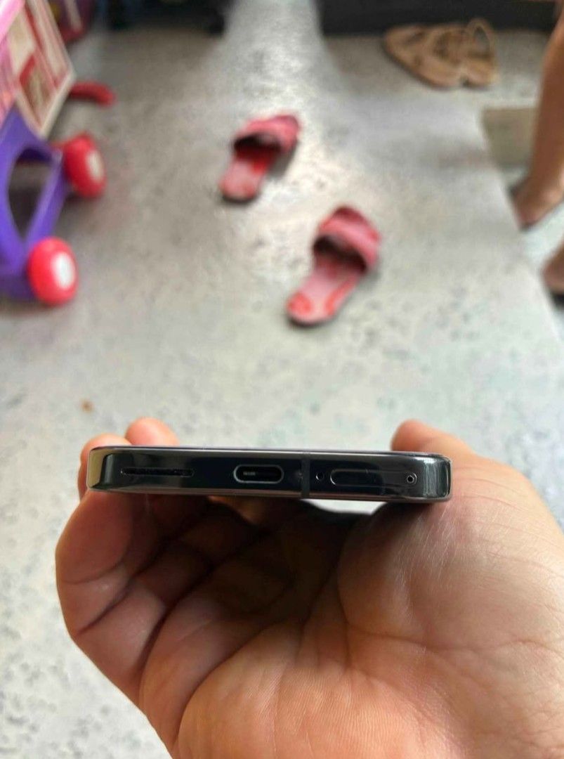 Pixel 9 pro (Category: Google Pixel) located in Manila. Submitted by marcus2.p (Listing ID 1468705623, Image 3). Description: Pixel 9 pro issue nasa picture gas gas on screen and back ayun lang issue 100 battery health 70+ cycle count with case and cord only pampanga meet up or schedule manila .