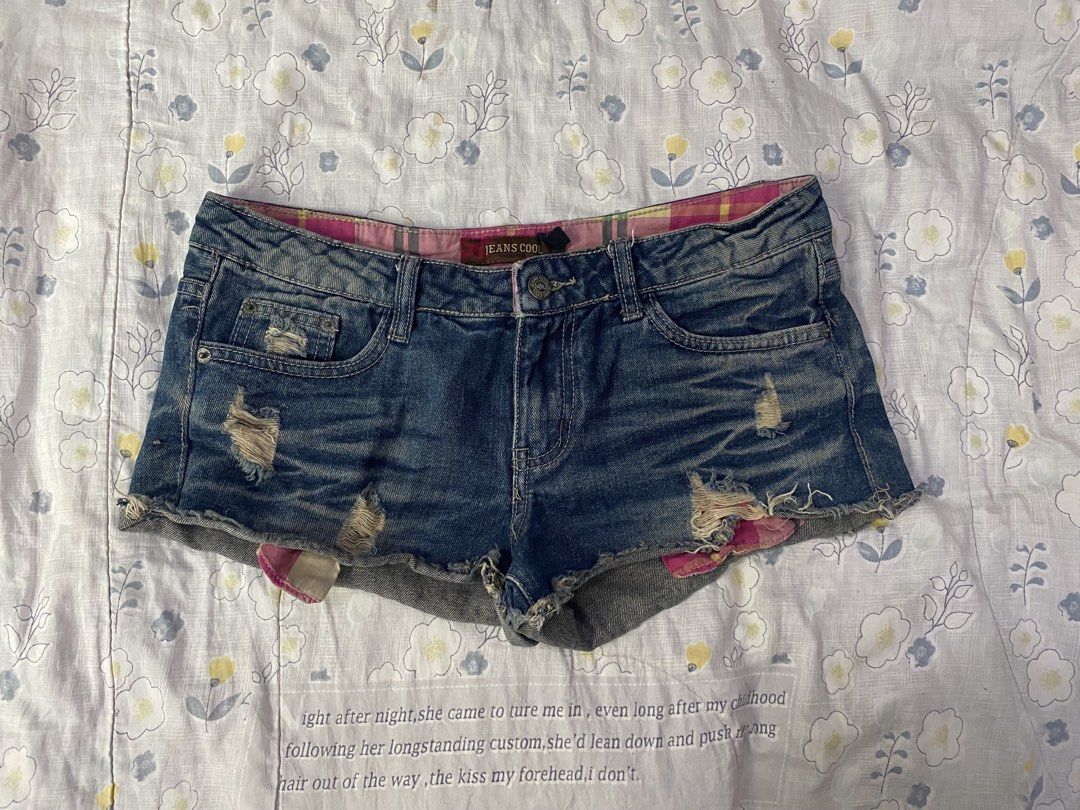 Plaid Pink Denim Shorts (Category: Shorts) located in Mexico. Submitted by timitum (Listing ID 1468534937, Image 1). Description: 💐 very cute! 💐 not for petite girls.