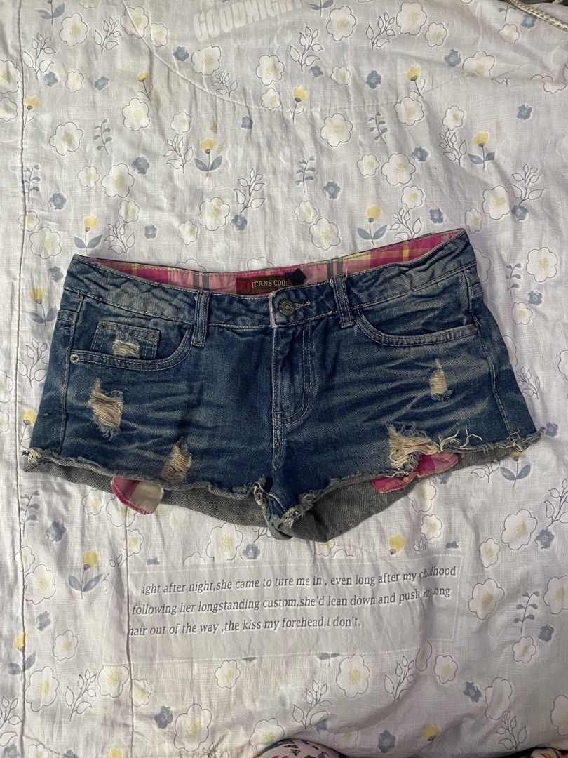 Plaid Pink Denim Shorts (Category: Shorts) located in Mexico. Submitted by timitum (Listing ID 1468534937, Image 2). Description: 💐 very cute! 💐 not for petite girls.