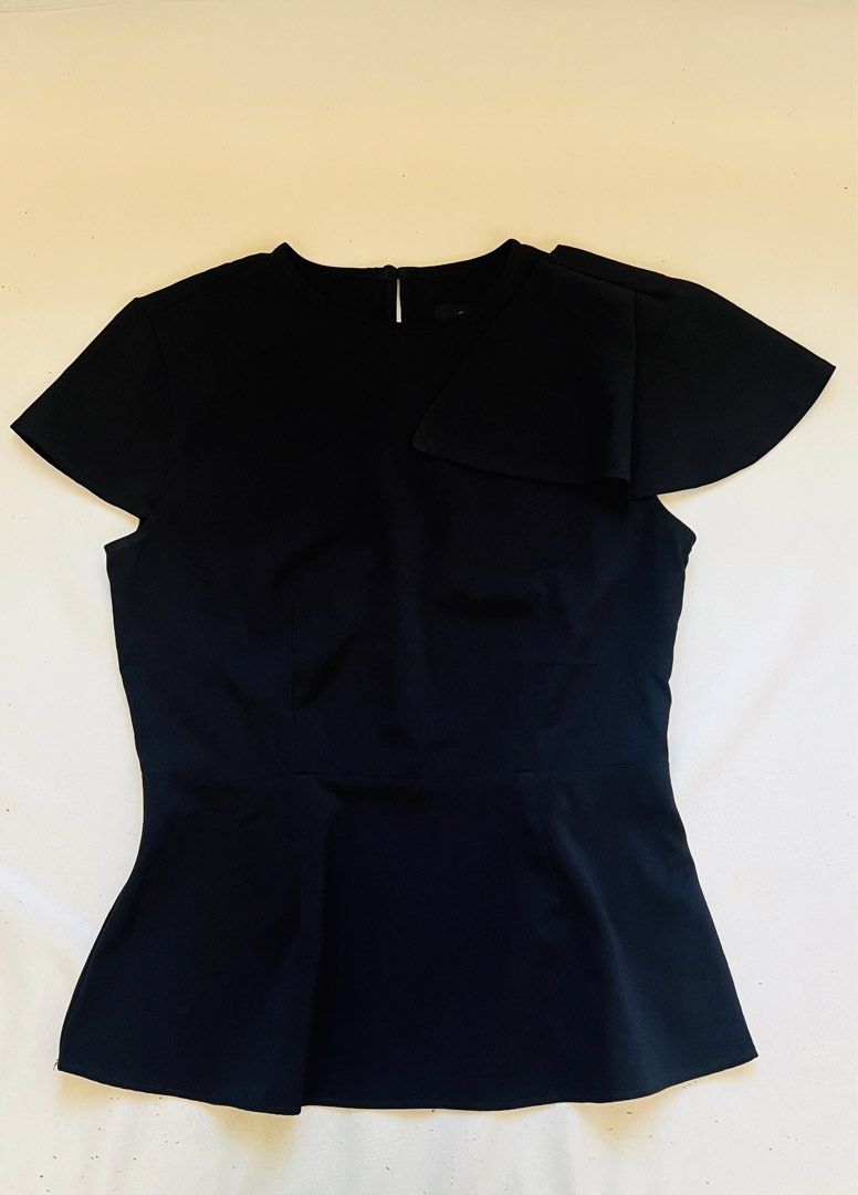 Plains and Prints Black Top (Category: Blouses) located in Bacolod City. Submitted by mairea (Listing ID 1468593291, Image 1). Description: Negotiable if you buy 2 or more pieces of clothing Too small for me. Only tried it on.