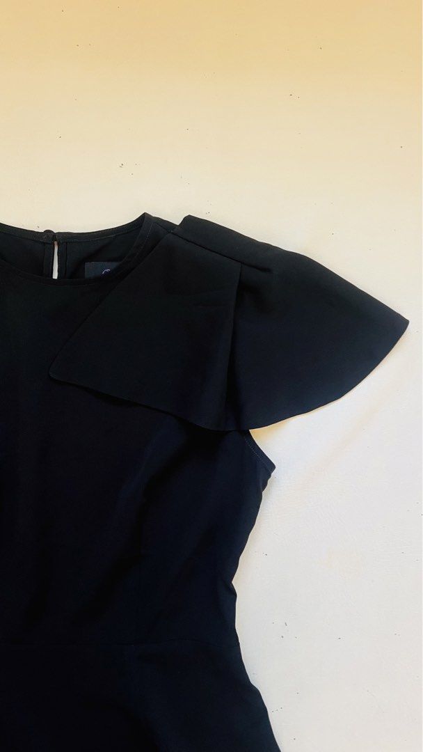 Plains and Prints Black Top (Category: Blouses) located in Bacolod City. Submitted by mairea (Listing ID 1468593291, Image 2). Description: Negotiable if you buy 2 or more pieces of clothing Too small for me. Only tried it on.