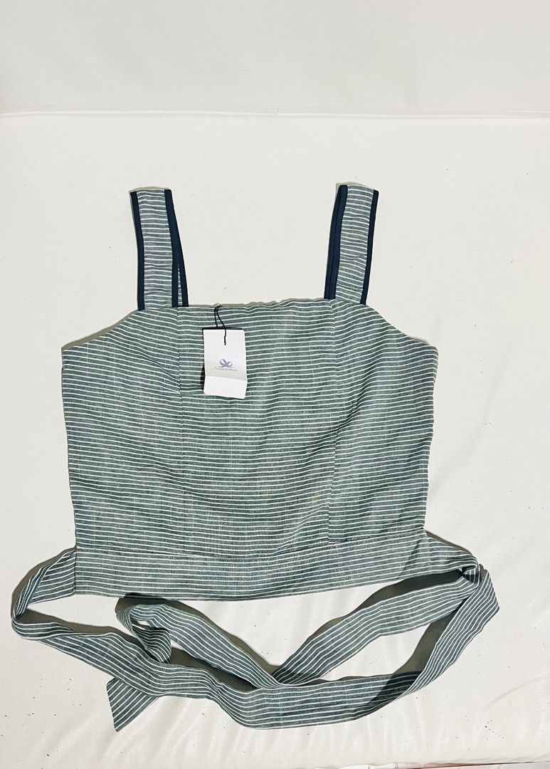 Plains and Prints Top (Category: Sleeveless) located in Bacolod City. Submitted by mairea (Listing ID 1468621505, Image 1). Description: Brand new with tags Original price 1098.
