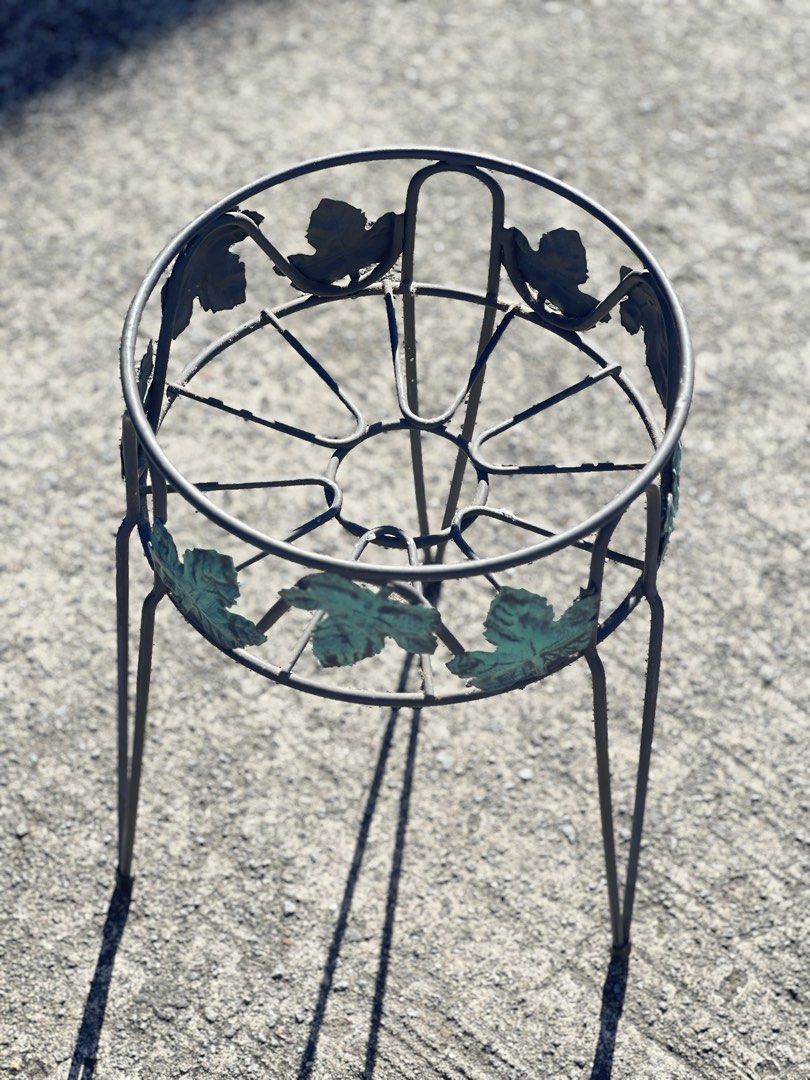 Plant stand (Category: Pots & Planters) located in Bulacan. Submitted by rock_off.thriftshop.ph (Listing ID 1468571565, Image 2). Description: .