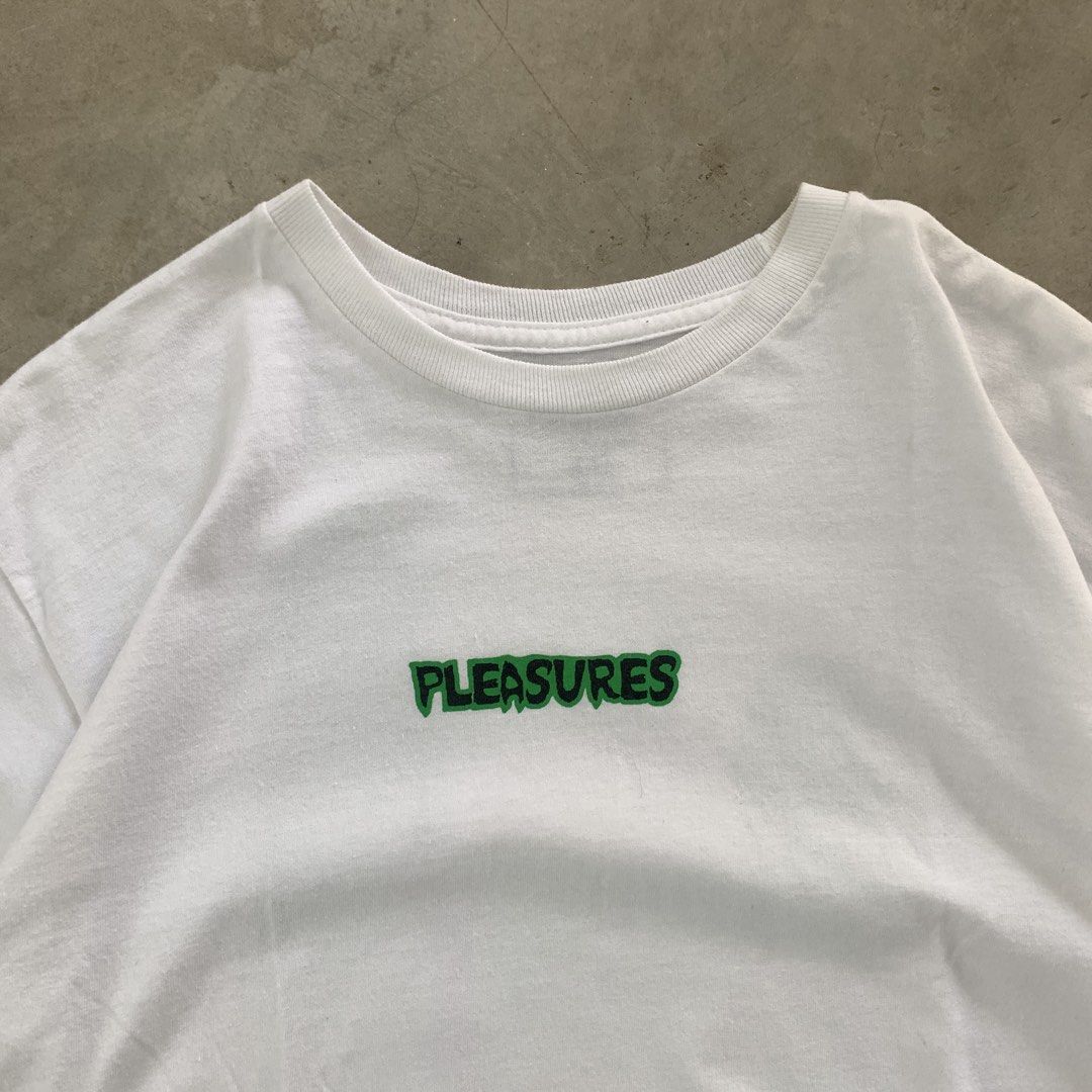 PLEASURES (Category: Activewear) located in Manila. Submitted by end.user.ph (Listing ID 1468658283, Image 3). Description: PLEASURES Medium (28x19).
