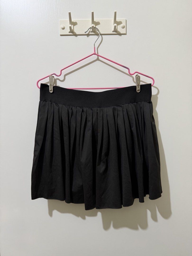 Pleated Mini Skirt (Category: Skirts) located in Manila. Submitted by gbrlldeclutters (Listing ID 1468515184, Image 1). Description: .