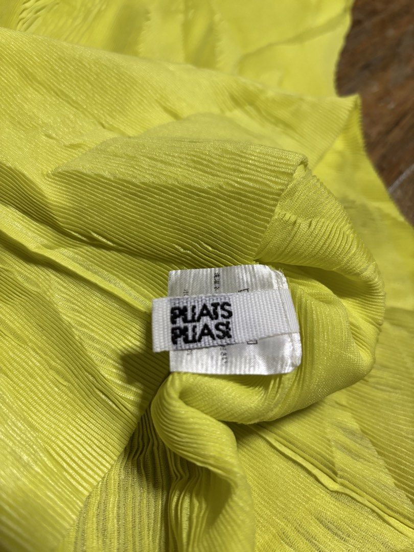 Pleats please neon yellow sleeveless (Category: Sleeveless) located in Cagayan de Oro. Submitted by kirkwax_4 (Listing ID 1468602234, Image 3). Description: Pleats please neon yellow sleeveless Small frame (stretchy) Like new No issue 2680.
