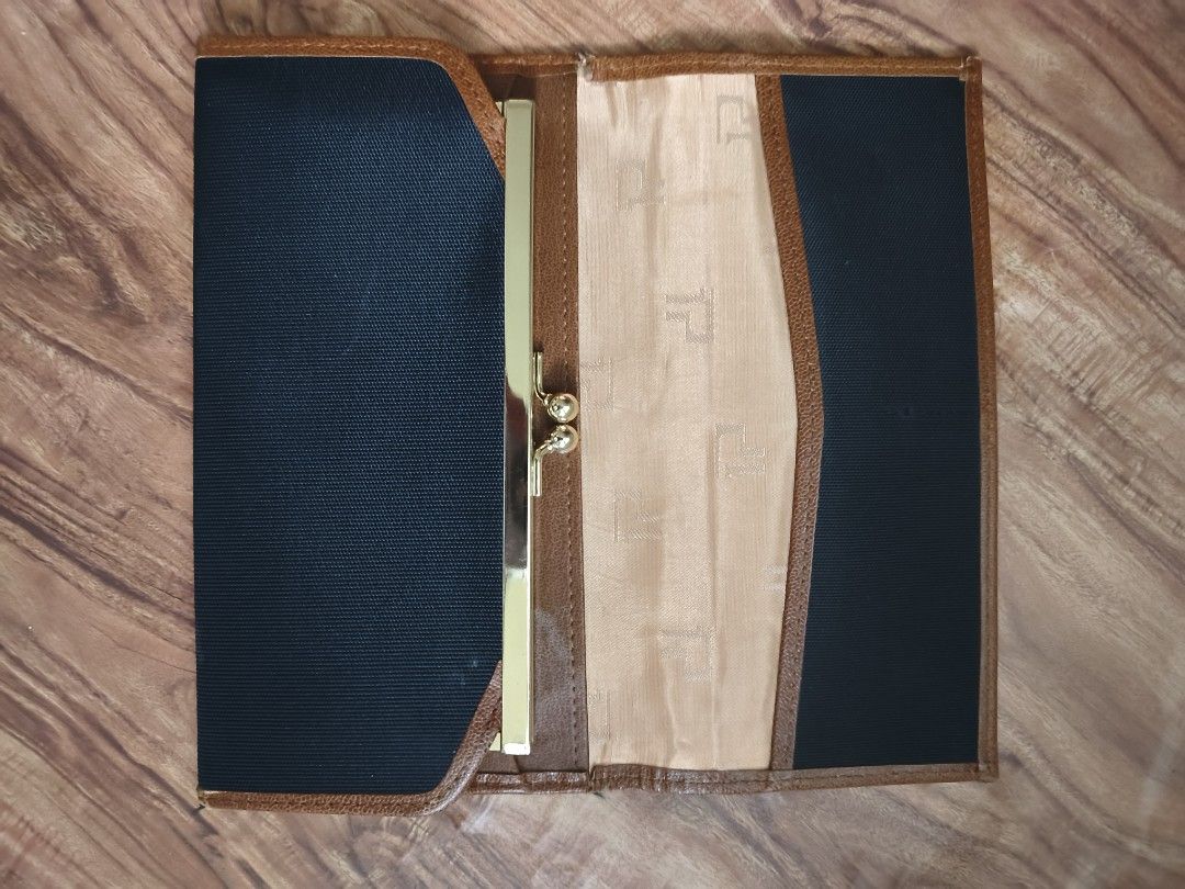 Pola Duo (Category: Wallets & Card holders) located in Quezon City. Submitted by uydaisy1979 (Listing ID 1468547394, Image 2). Description: issue:Sign of usage.