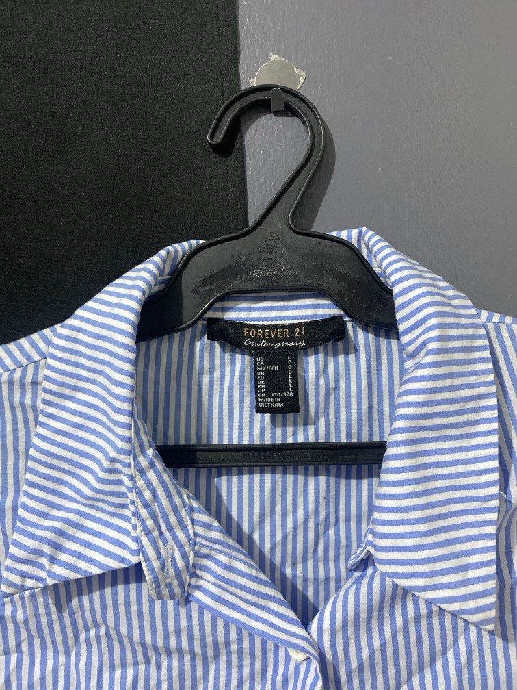 Polo Long Sleeves (Category: Coats, Jackets and Outerwear) located in Paranaque City. Submitted by things.jesspreloved (Listing ID 1468585555, Image 2). Description: Just making space for new clothes 👚🤍✨.