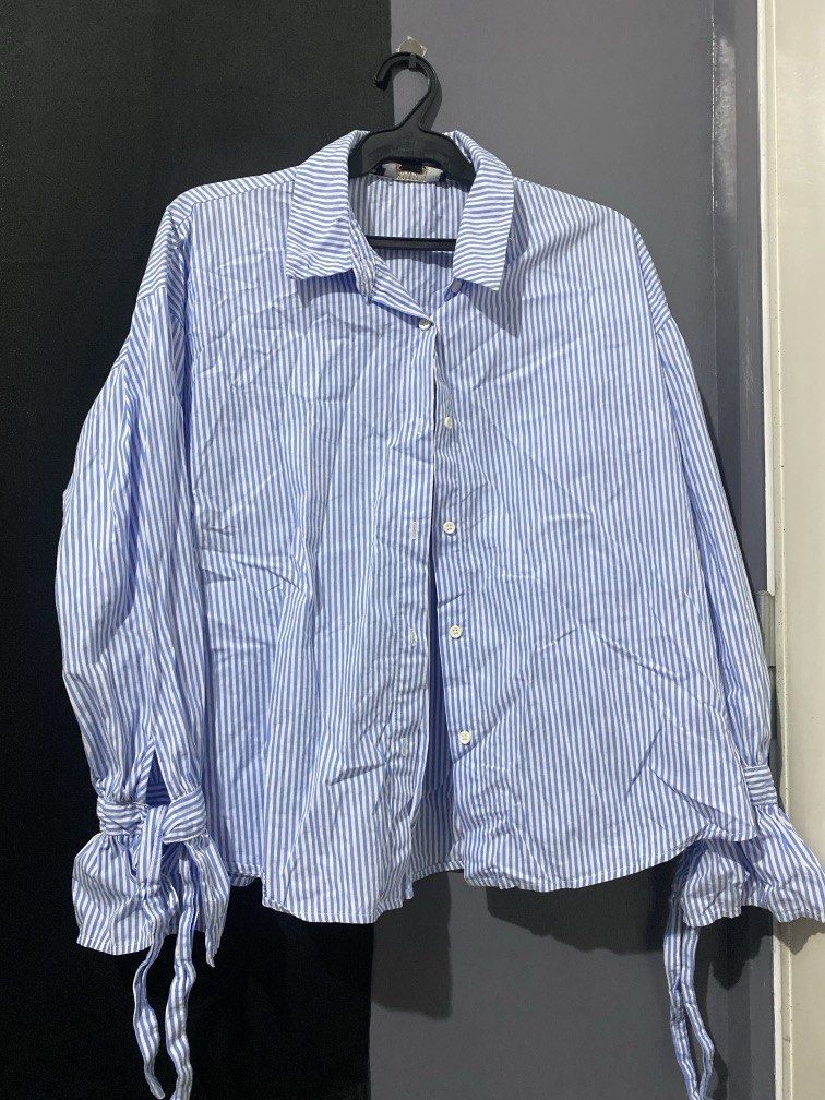 Polo Long Sleeves (Category: Coats, Jackets and Outerwear) located in Paranaque City. Submitted by things.jesspreloved (Listing ID 1468585555, Image 1). Description: Just making space for new clothes 👚🤍✨.