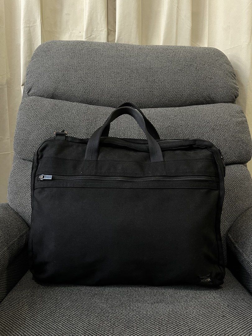 Porter Laptop Sling Bag (Category: Sling Bags) located in Baguio. Submitted by whatthestore (Listing ID 1468600298, Image 1). Description: .