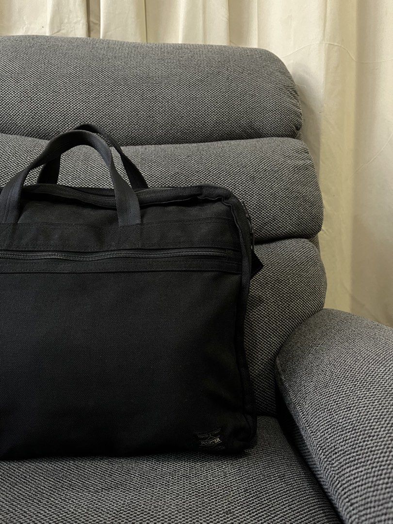 Porter Laptop Sling Bag (Category: Sling Bags) located in Baguio. Submitted by whatthestore (Listing ID 1468600298, Image 2). Description: .