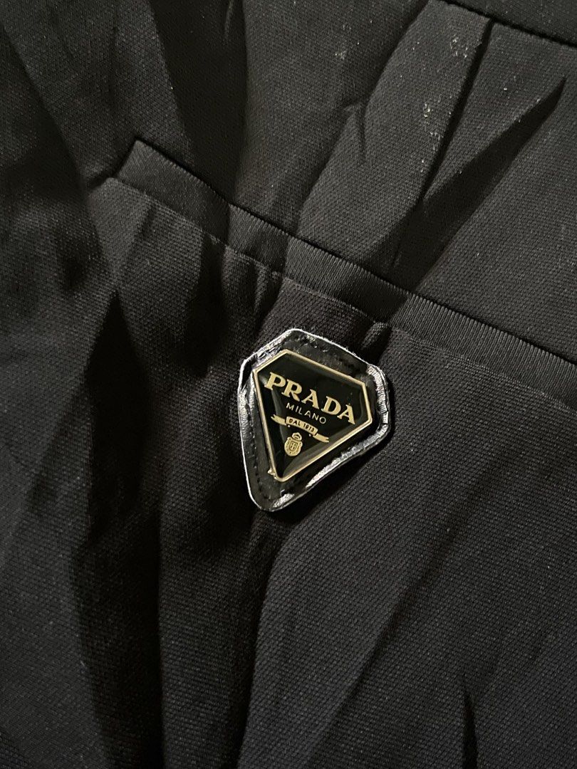 Prada (Category: Shorts) located in Lopez. Submitted by goldenbird-0985 (Listing ID 1468711891, Image 3). Description: .
