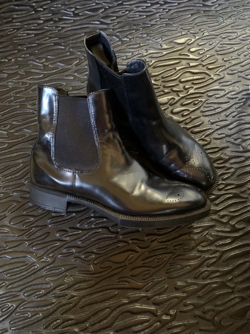 prada boots with pattern (Category: Boots) located in Manila. Submitted by _blessmeo (Listing ID 1468563261, Image 1). Description: 35 - 36 eu 9.5 condition no drags with pattern in toe part has a minor crease & scratch no major flaws! .