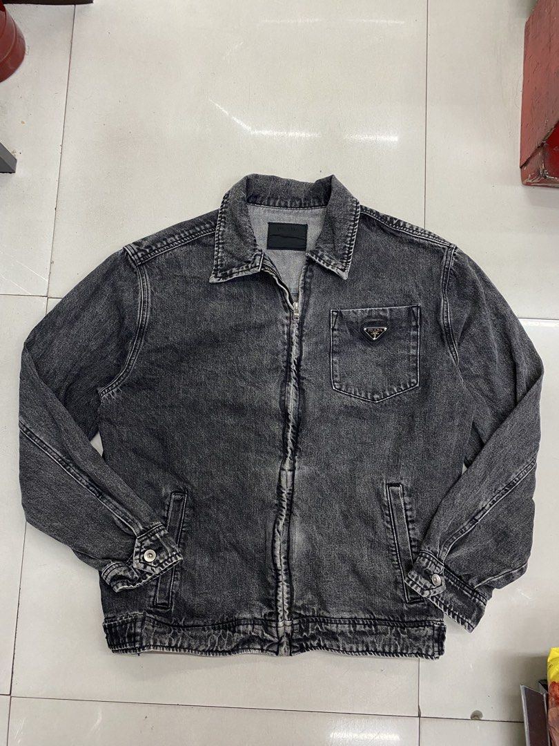 Prada denim jacket (Category: Coats, Jackets and Outerwear) located in Manila. Submitted by ercmrsmam (Listing ID 1468664184, Image 1). Description: PR4DA DENIM JACKET W 24.5 L 27.5 Cr 9.5 Excellent condition 📍BACLARAN PARANAQUE 🛵 JNT/ LBC/ LALAMOVE 💵 GCASH/ PAYMENT FIRST.