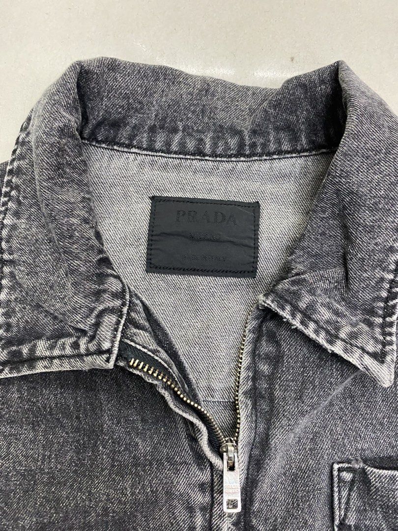Prada denim jacket (Category: Coats, Jackets and Outerwear) located in Manila. Submitted by ercmrsmam (Listing ID 1468664184, Image 2). Description: PR4DA DENIM JACKET W 24.5 L 27.5 Cr 9.5 Excellent condition 📍BACLARAN PARANAQUE 🛵 JNT/ LBC/ LALAMOVE 💵 GCASH/ PAYMENT FIRST.