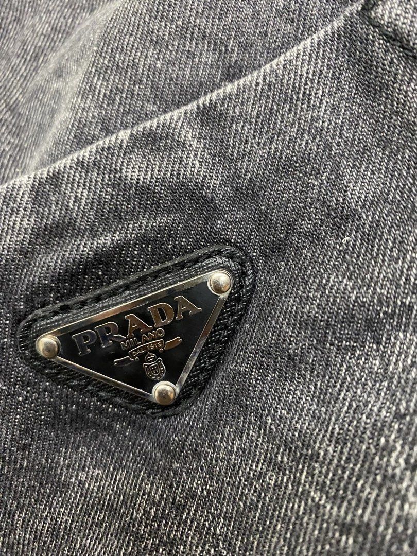 Prada denim jacket (Category: Coats, Jackets and Outerwear) located in Manila. Submitted by ercmrsmam (Listing ID 1468664184, Image 3). Description: PR4DA DENIM JACKET W 24.5 L 27.5 Cr 9.5 Excellent condition 📍BACLARAN PARANAQUE 🛵 JNT/ LBC/ LALAMOVE 💵 GCASH/ PAYMENT FIRST.