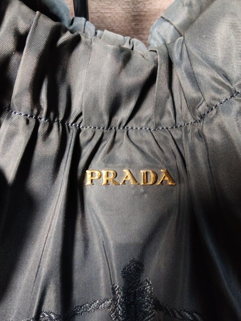 Prada Gaufre Tessuto Nylon (Category: Luxury Bags & Wallets) located in Valencia. Submitted by coolwolf_27a64f (Listing ID 1468647800, Image 2). Description: AUTHENTIC DIMENSION 16X13 GOOD CONDITION FLAW SIGN OF USE/ MISSING STRAP NO HOLES PERFECT FOR DAILY USE.