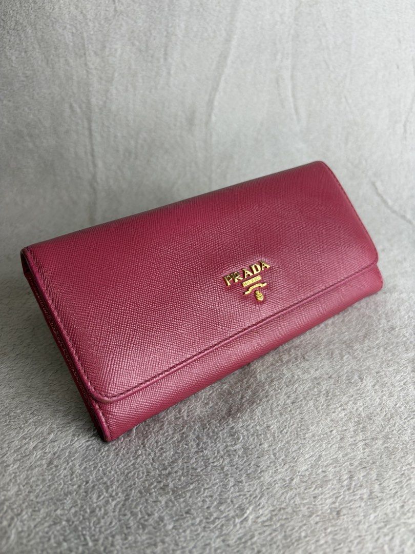 Prada Long Wallet (Category: Luxury Bags & Wallets) located in Pasig City. Submitted by fjrd_relovedluxury28 (Listing ID 1468628531, Image 3). Description: .