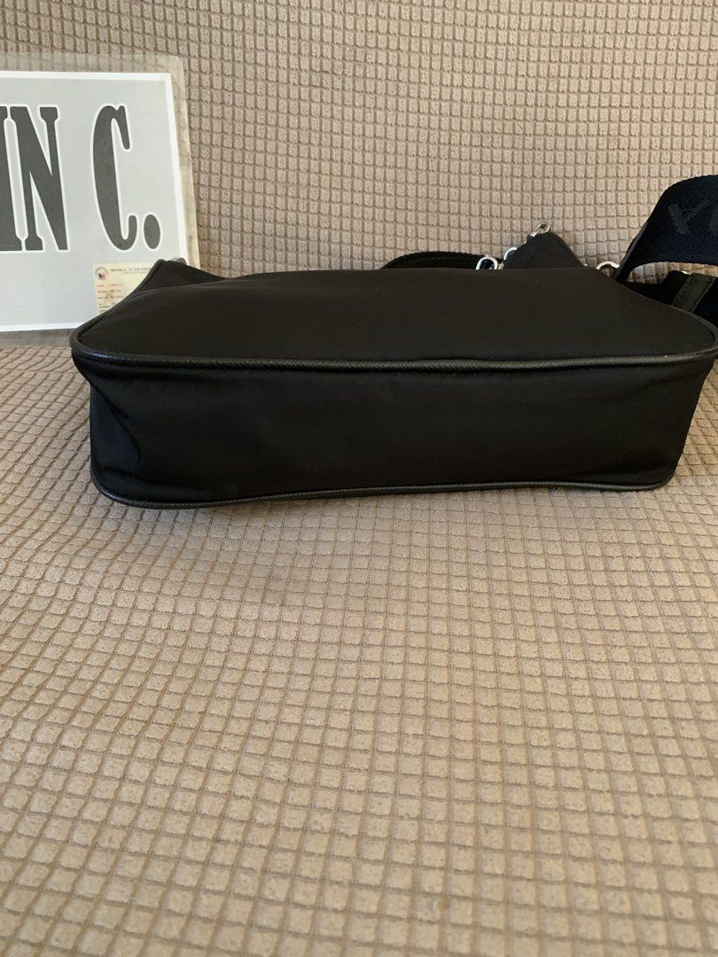 Prada Nylon Re-Edition Shoulder Bag (Category: Shoulder Bags) located in Talisay. Submitted by psycho011288 (Listing ID 1468546505, Image 3). Description: Prada Nylon Re-Edition Shoulder Bag Rank AB - A All Details Are In The Post Dm📩 for more details‼️.