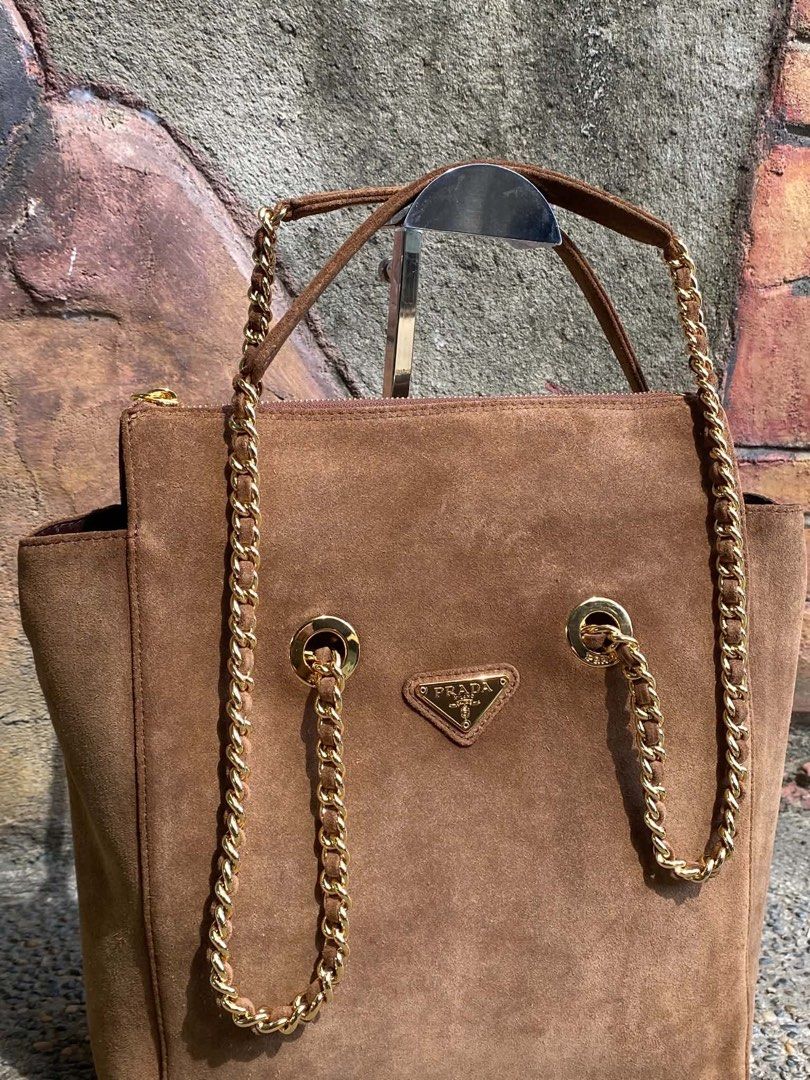 Prada suede chain (Category: Luxury Bags & Wallets) located in Dagupan City. Submitted by retro.plug (Listing ID 1468708977, Image 2). Description: .