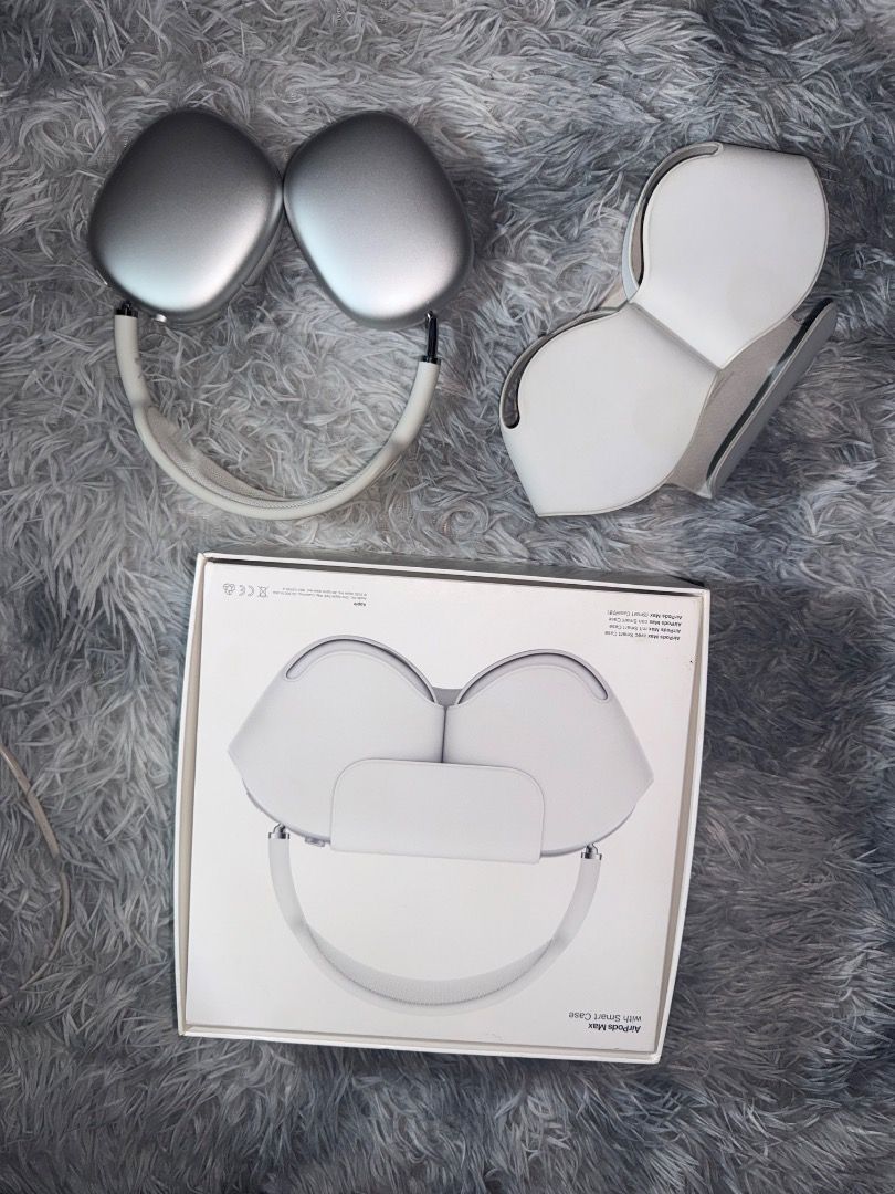 Preloved Airpods Max (Lightning - Silver) (Category: Headphones & Headsets) located in Caloocan City. Submitted by chin.manalo (Listing ID 1468554329, Image 2). Description: Apple AirPods Max Silver (Lightning version) • Authenticity: 100% Original Apple product (Serial number on box sticker) • Performance: Flawless audio, perfect ANC/Transparency, battery can still last 12-16 hrs • Cosmetics: Minor scratches and scuffs on both aluminum ear cups 