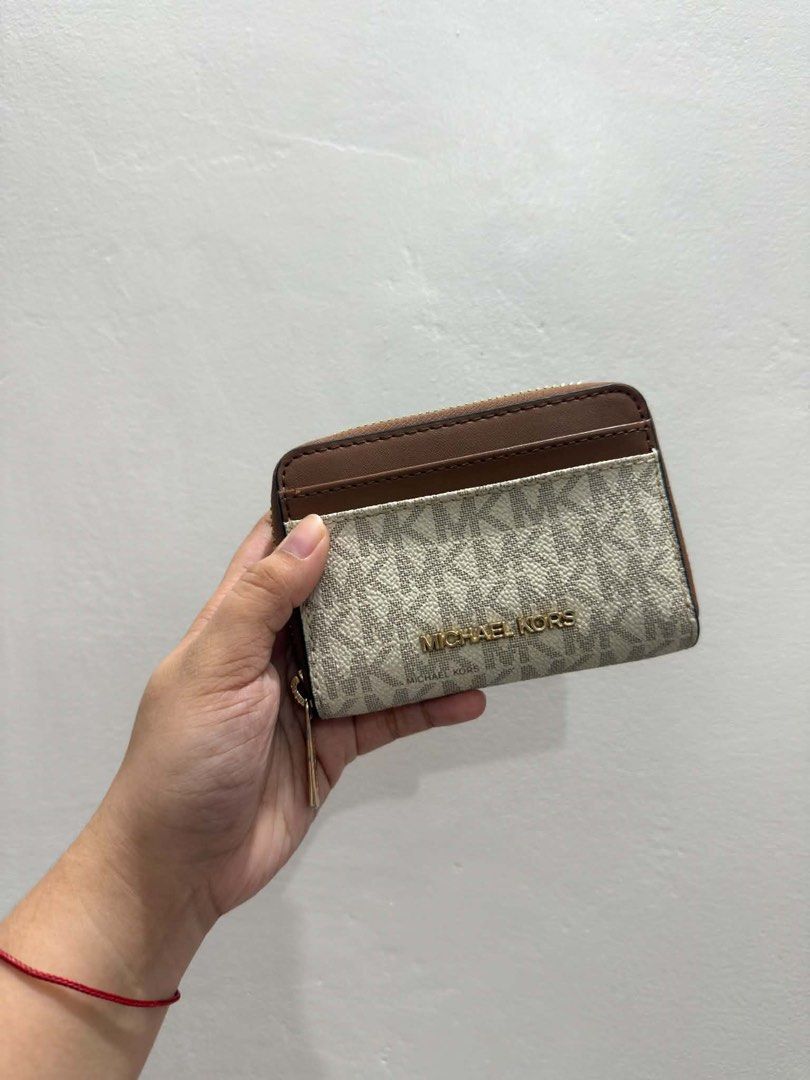 preloved authentic michael kors wallet (Category: Luxury Bags & Wallets) located in Manila. Submitted by etherealixcart (Listing ID 1468521834, Image 1). Description: preloved authentic michael kors wallet selling for 2k no inclusions & flaws can be seen in pic can ship thru j&t or lalamove gcash or maya .