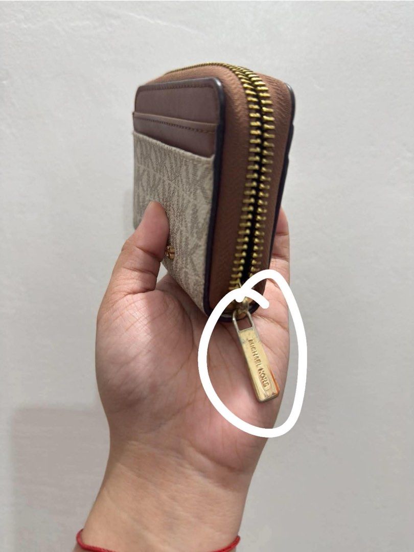 preloved authentic michael kors wallet (Category: Luxury Bags & Wallets) located in Manila. Submitted by etherealixcart (Listing ID 1468521834, Image 2). Description: preloved authentic michael kors wallet selling for 2k no inclusions & flaws can be seen in pic can ship thru j&t or lalamove gcash or maya .