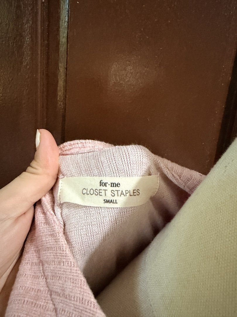 Pre-loved ForMe Closet Staples Blouse (Category: Blouses) located in Muntinlupa City. Submitted by sashaloves (Listing ID 1468518276, Image 3). Description: Pre-loved ForMe Closet Staples Blouse Size on tag: Small Color: Pink Complete Buttons In excellent condition Please manage your expectations. You are considering a used item. MOP: BPI | GCash | Maribank No COD/COP. SF c/o miner..