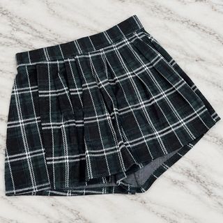(Category: ) located in . Submitted by clearingmywardrobe_620 (Listing ID 1468564355, Image 1). Description: .