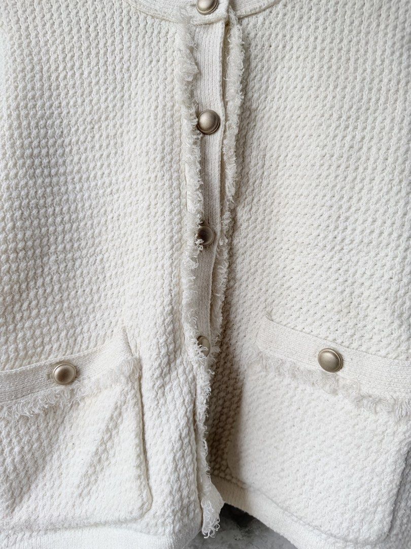 Preloved GU 2 pocket Jacket Large (Category: Coats, Jackets and Outerwear) located in Quezon City. Submitted by Kopiluck (Listing ID 1468520277, Image 3). Description: Excellent condition No issue.