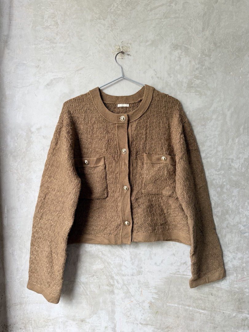 Preloved GU Knit Jacket Largr (Category: Coats, Jackets and Outerwear) located in Quezon City. Submitted by Kopiluck (Listing ID 1468520616, Image 1). Description: Preloved Excellent condition Large GU by uniqlo.