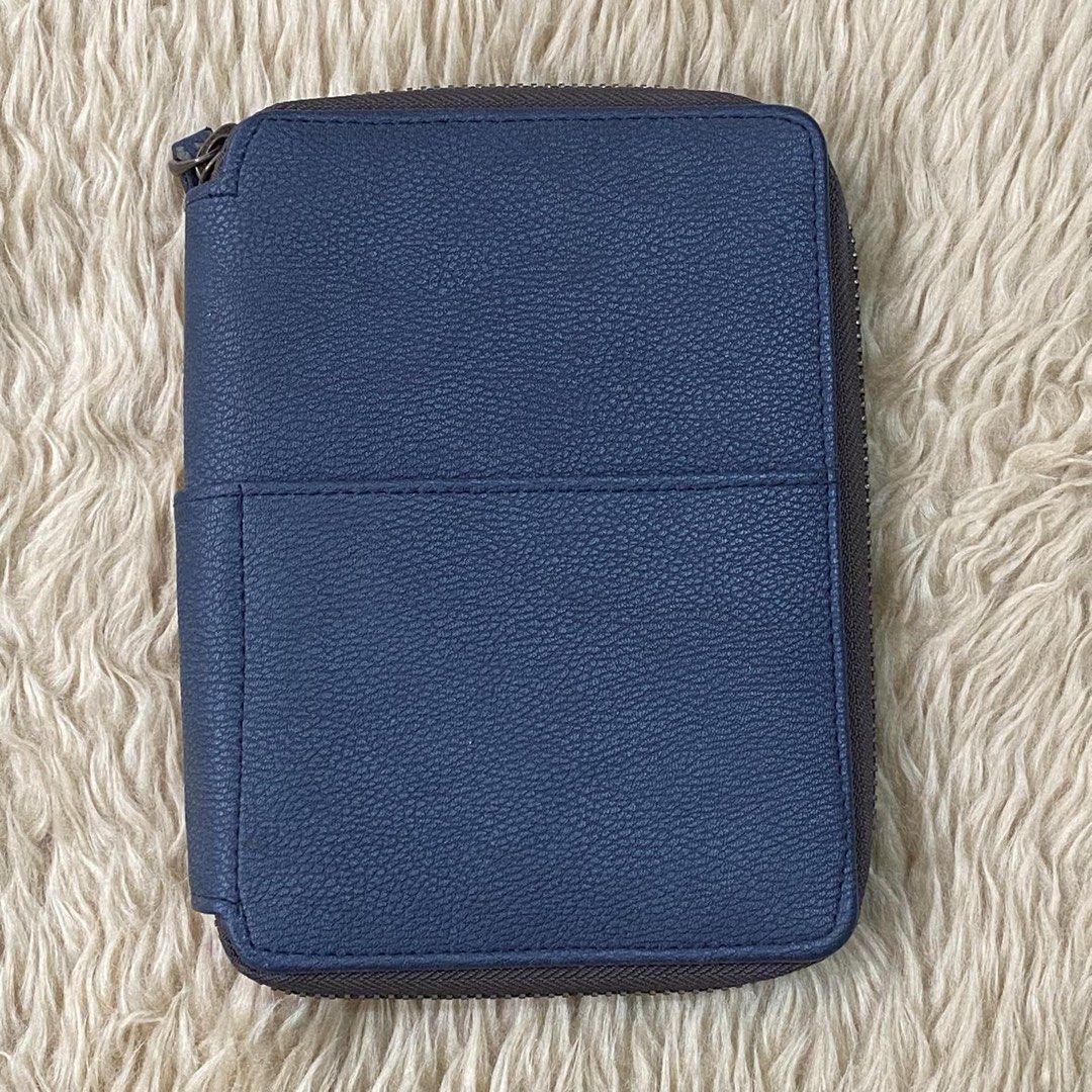 Pre-loved Keep It Manila Blue Zip Around Wallet Organizer (Category: Wallets & Card holders) located in Paranaque City. Submitted by rdcdomo (Listing ID 1468623600, Image 1). Description: .