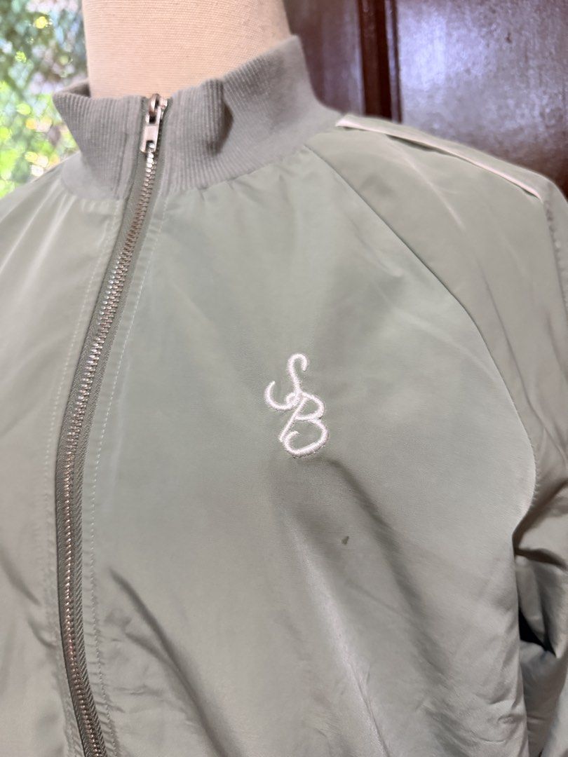 Pre-loved Something Borrowed Zip Up Jacket (Category: Coats, Jackets and Outerwear) located in Muntinlupa City. Submitted by sashaloves (Listing ID 1468515473, Image 2). Description: Pre-loved Something Borrowed Zip Up Jacket Size on tag: Small Color: Mint In good used condition Please manage your expectations. You are considering a used item. MOP: BPI| GCash | Maribank No COD/COP. SF c/o miner..