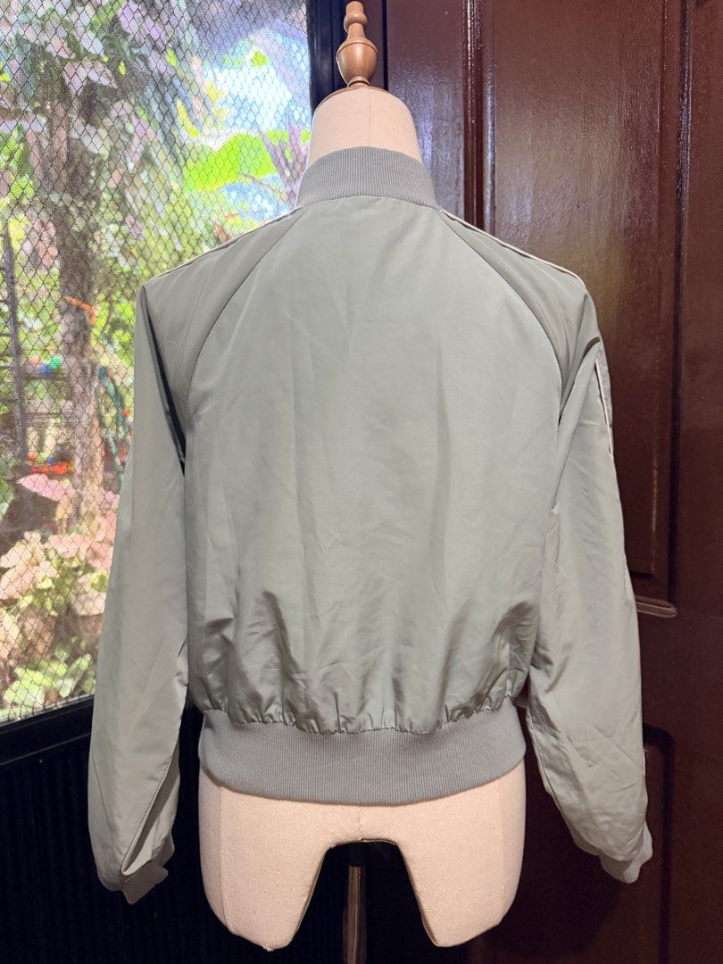 Pre-loved Something Borrowed Zip Up Jacket (Category: Coats, Jackets and Outerwear) located in Muntinlupa City. Submitted by sashaloves (Listing ID 1468515473, Image 3). Description: Pre-loved Something Borrowed Zip Up Jacket Size on tag: Small Color: Mint In good used condition Please manage your expectations. You are considering a used item. MOP: BPI| GCash | Maribank No COD/COP. SF c/o miner..