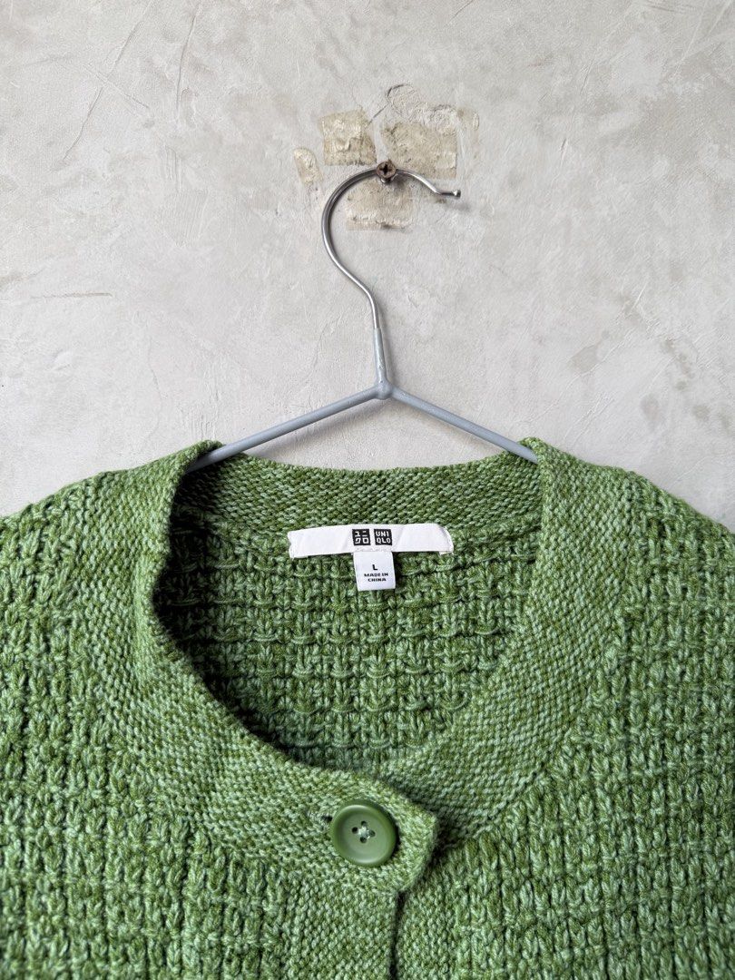Preloved: Uniqlo Knit Jacket Large (Category: Coats, Jackets and Outerwear) located in Quezon City. Submitted by Kopiluck (Listing ID 1468520115, Image 3). Description: Excellent condition Worn few times No issue.