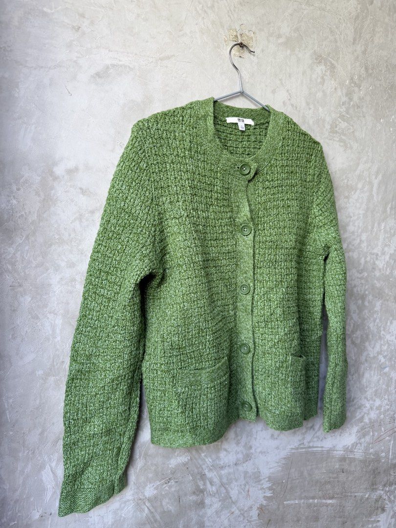 Preloved: Uniqlo Knit Jacket Large (Category: Coats, Jackets and Outerwear) located in Quezon City. Submitted by Kopiluck (Listing ID 1468520115, Image 2). Description: Excellent condition Worn few times No issue.