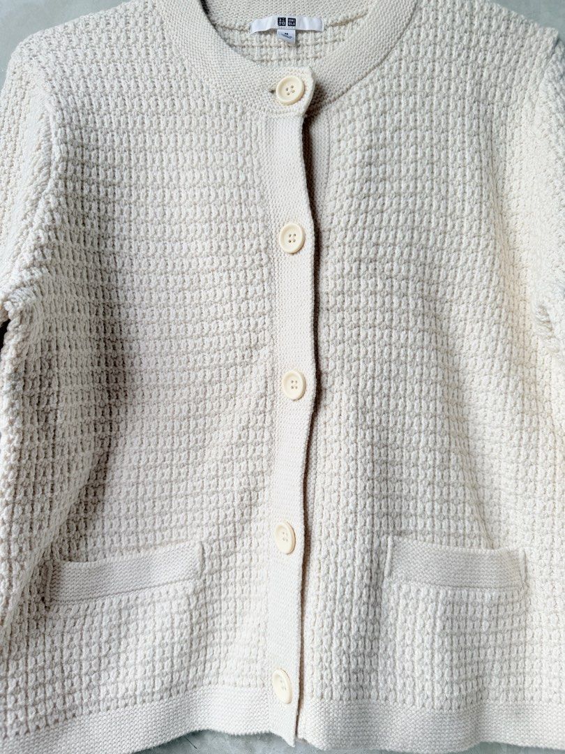 Preloved Uniqlo Knit Jacket Medium (Category: Coats, Jackets and Outerwear) located in Quezon City. Submitted by Kopiluck (Listing ID 1468521395, Image 3). Description: Preloved uniqlo Excellent condition No issue.