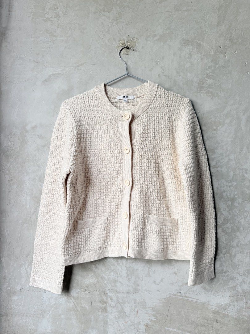 Preloved Uniqlo Knit Jacket Medium (Category: Coats, Jackets and Outerwear) located in Quezon City. Submitted by Kopiluck (Listing ID 1468521395, Image 1). Description: Preloved uniqlo Excellent condition No issue.