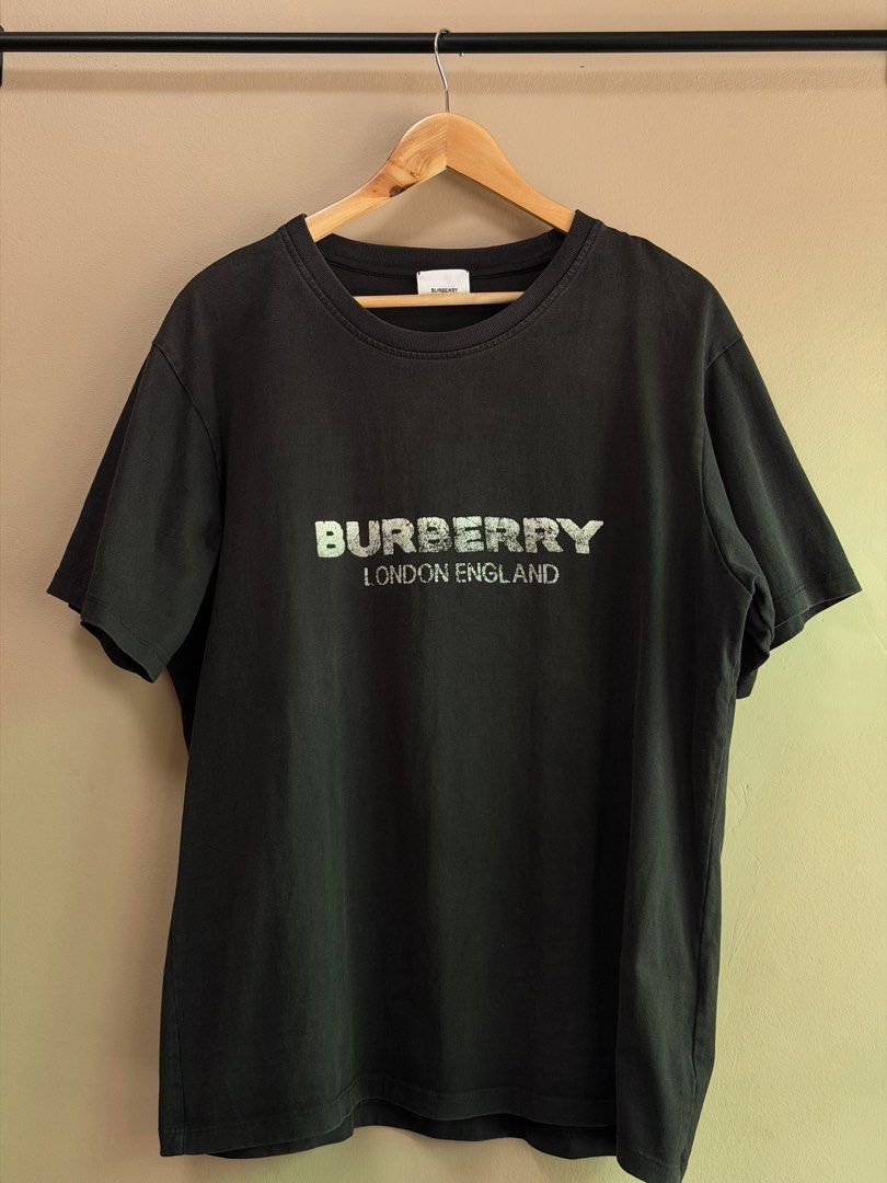 Premium Thrift - BURBERRY T-Shirt (Category: Shirts) located in Imus. Submitted by rile_clothing (Listing ID 1468591275, Image 1). Description: Premium Thrift - BURBERRY Size: XXL Width - 24” inches Length- 29” inches 📌 PLEASE READ BEFORE BUYING! Kindly check our payment and shipping policies before placing your order. Thank you! 🤍 PAYMENT TERMS • Strictly NO COD • Payment first basis only • Payments accepted via GCash or Maya SHIPPING & DELIVE
