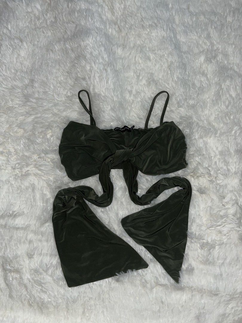 Pretty little thing self-tie front top (Category: Others Tops) located in Puerto Princesa. Submitted by kaydeclutter16 (Listing ID 1468597212, Image 1). Description: .