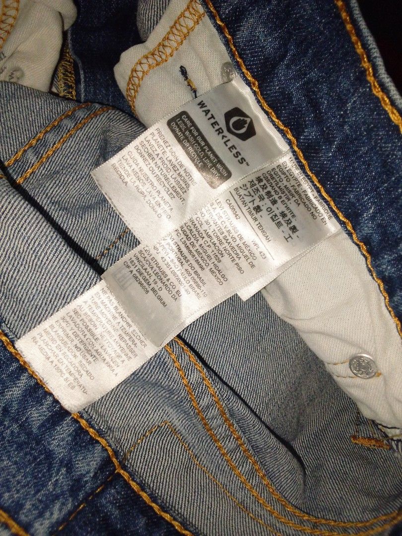 Levi Strauss & co. (Category: Jeans) located in Manila. Submitted by goldencat.0dd819 (Listing ID 1468582847, Image 3). Description: 100% LEGIT Levi's 511 Slim Fit Size: W34 L32 on tag Fit: Slim, not skinny Color: Vintage light blue wash Collection: Water<Less Condition: Good condition, no butas, no stain Complete 4 tags, all legit RFS: Hindi na kasya Authentic, not ukay fake Loc: Manila Can do meetup / Lalamove / J&T PM for more pics.