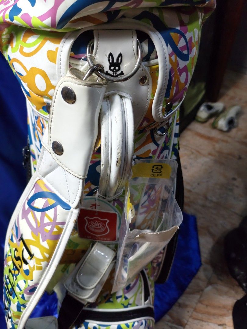 Psycho Bunny GOLF CART BAG (Category: Golf) located in Manila. Submitted by meiyeon2 (Listing ID 1468707177, Image 3). Description: Psycho Bunny golf cart bag.. slightly use. come with minor flaws due to transporting amd handling to unload from container. it comes with Golf bag cover...