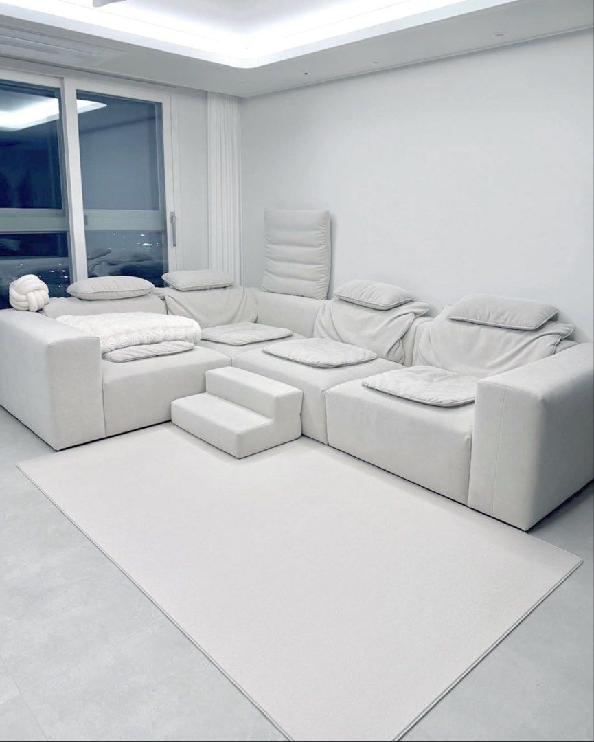 Puffing High End Cool Mat Reversible White&Beige Playmat (Category: Infant Playtime) located in Pasay City. Submitted by littlebebekidsstuff (Listing ID 1468577630, Image 3). Description: Puffing High End Cool Mat Reversible White&Beige ✅230x140cm (so big! Perfect sa play area ni baby) ✅Waterproof (spilled milk? Just wipe it off! 👌🏻) ✅0.6mm thickness ✅Anti-slip ✅Just the right thickness and cushioning * This is a preloved item mommies, upon che