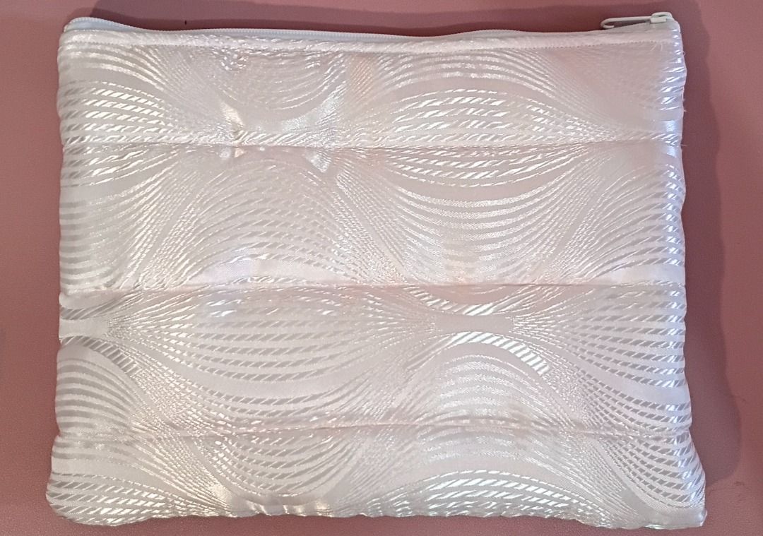 Puffy Tablet / Laptop Sleeves (Category: Cases & Sleeves) located in Cebu City. Submitted by domireverie (Listing ID 1468652929, Image 3). Description: Hello! I'm selling handmade puffy sleeves fit for your laptops and tablets!🌸💗 Sizes & Prices 🌸 small — 31 × 24 cm | ₱229 🌸 medium — 37 × 27 cm | ₱249 Need a different size? custom orders are welcome! just send me a message. 💌 Payment options 🌸 GCash 🌸 MariBank 🌸 Maya.