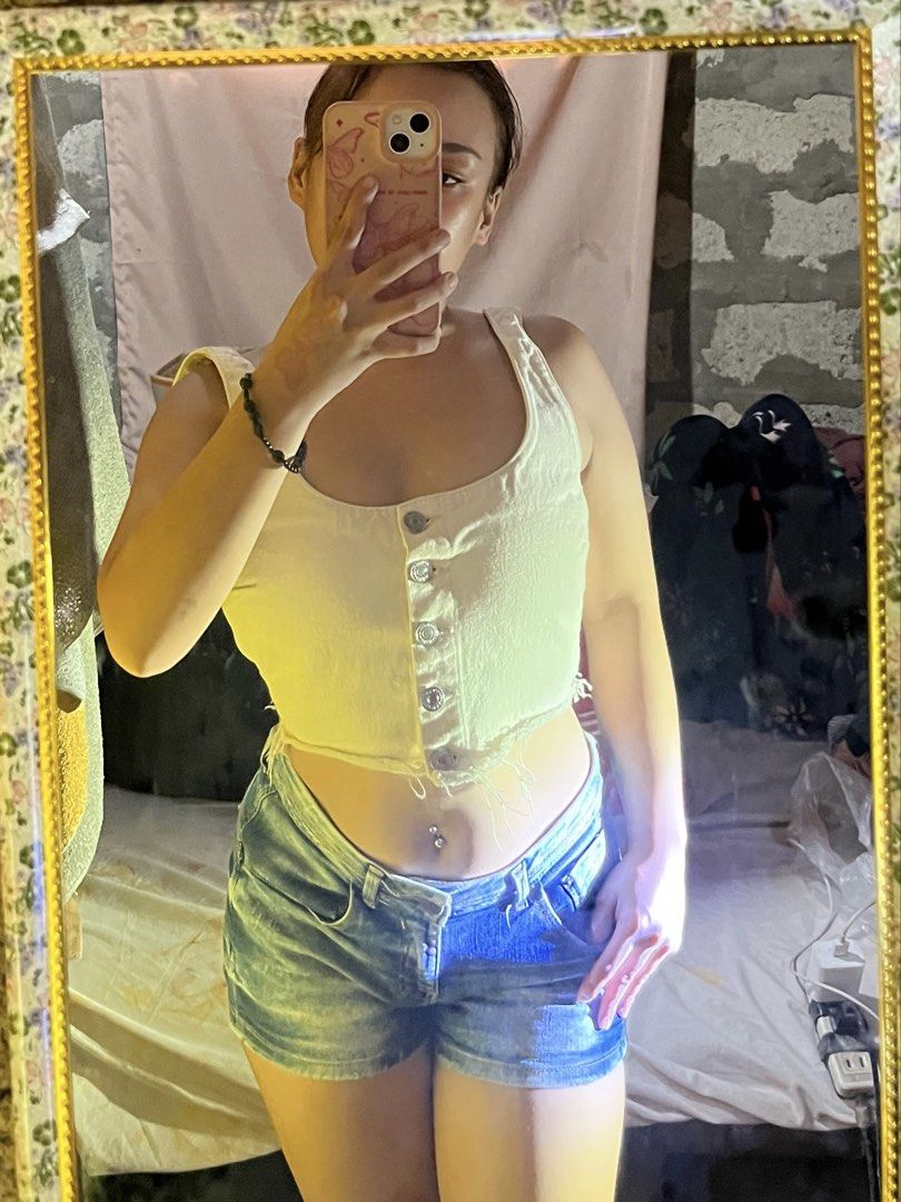 Pull & Bear button-front denim top (Category: Sleeveless) located in Puerto Princesa. Submitted by kaydeclutter16 (Listing ID 1468582317, Image 3). Description: A corset like denim top with a button in front✨.