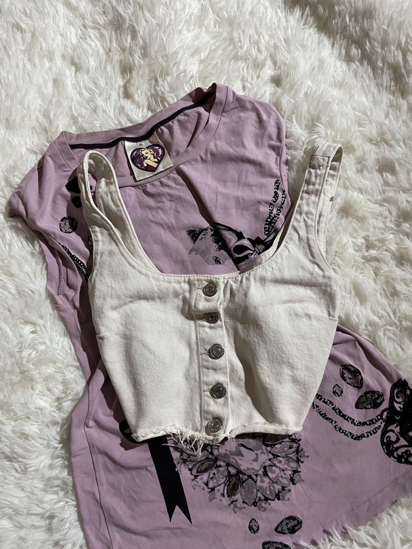 Pull & Bear button-front denim top (Category: Sleeveless) located in Puerto Princesa. Submitted by kaydeclutter16 (Listing ID 1468582317, Image 1). Description: A corset like denim top with a button in front✨.