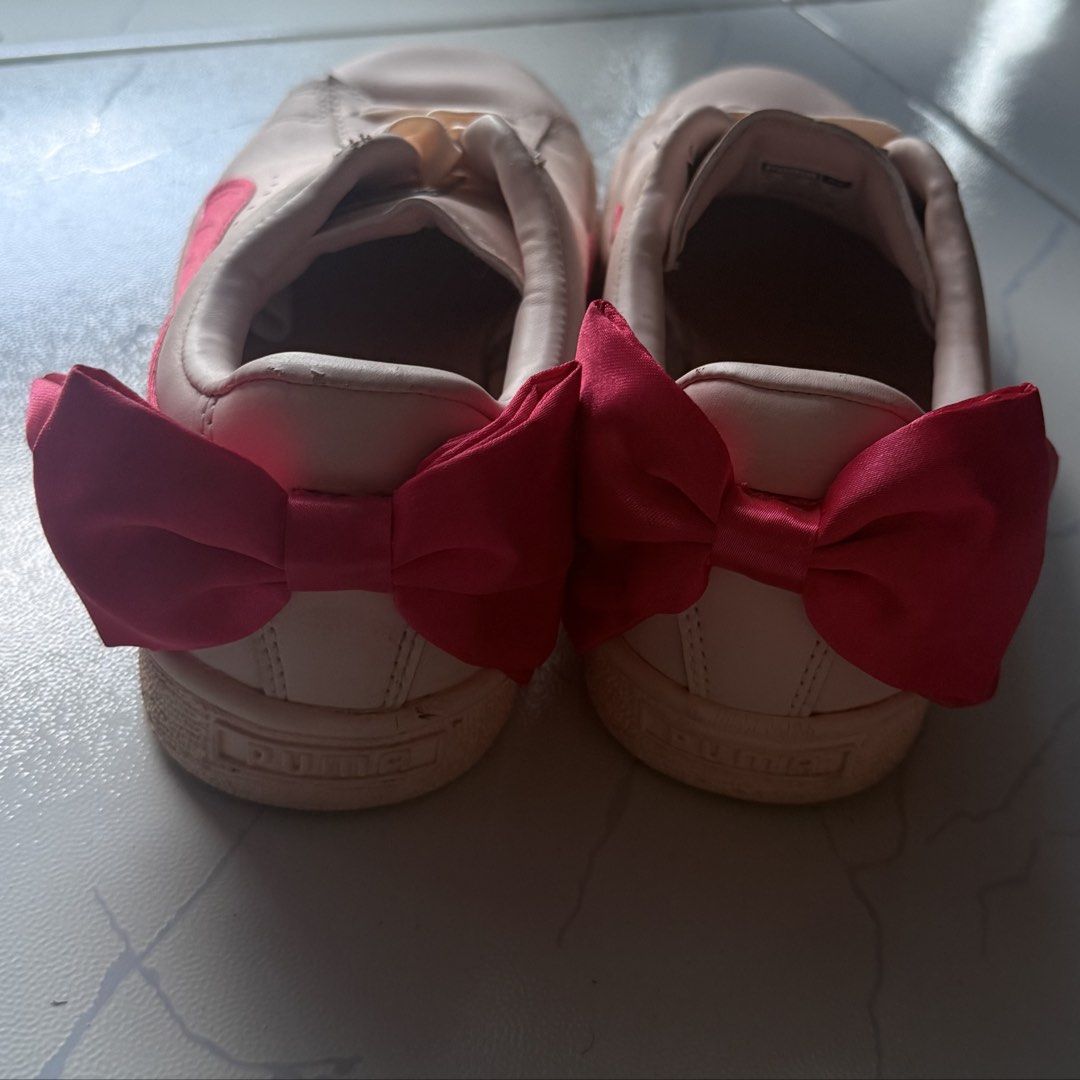 PUMA BASKET PINK SNEAKER SHOES (Category: Sneakers) located in Dagupan City. Submitted by d3clvtt3r.w1th.m3 (Listing ID 1468533652, Image 2). Description: SO CUTEEE!! BARELY USED!! DM FIR MORE DEETS.