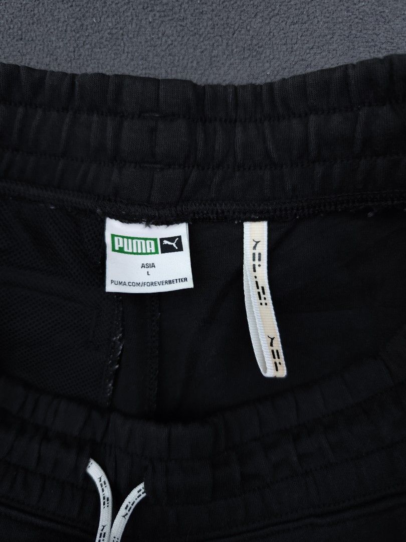 Puma Cotton Shorts (Category: Shorts) located in Bulacan. Submitted by emilj23 (Listing ID 1468603394, Image 3). Description: Puma Cotton Shorts Size L on tag L 18 W 30-36 Leg Hole 11 Condition 9/10 Color rate 9/10 No Issue.