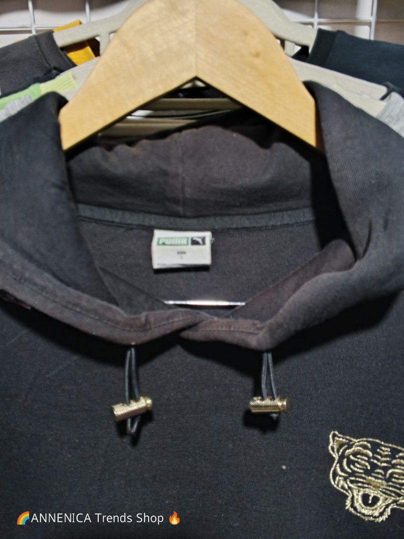 PUMA GOLD TIGER HOODIE (Category: Coats, Jackets and Outerwear) located in Bulacan. Submitted by annenicathriftthriftlang (Listing ID 1468516193, Image 2). Description: *PUMA GOLD TIGER HOODIE - BLACK* *Size L on tag - P400 ONLY!* *DIMES:* - Width: 23 inch (pit to pit) - Length: 28 inch - Sleeve: 24 inch - Size on tag: L - Fit Medium to Large - Fit: Oversized / Streetwear *DETAILS:* - Gold embroidered Tiger head sa chest - maangas! - Gold drawstr
